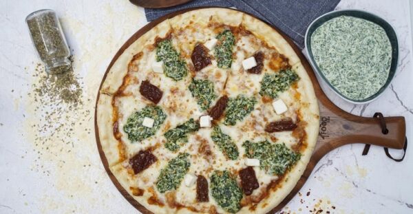 Creamy spinach with sundried tomatoes pizza